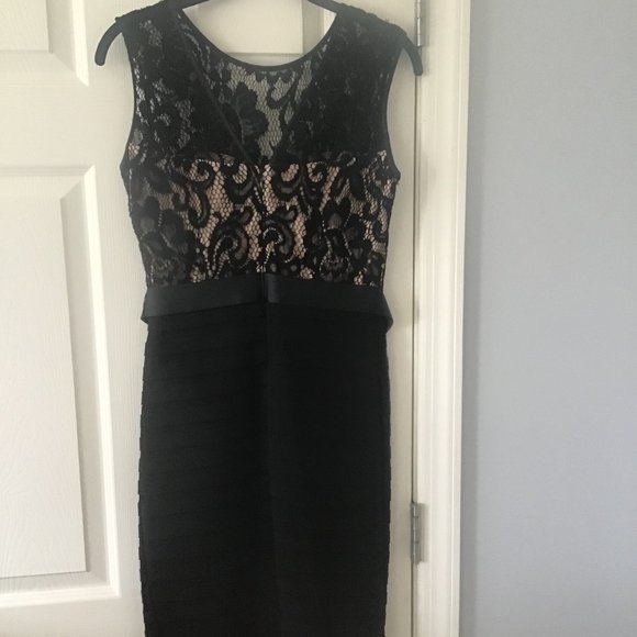 Excellent New Condition Cach Black Cocktail Dress Great for a Wedding Size 2 - Picture 2 of 2